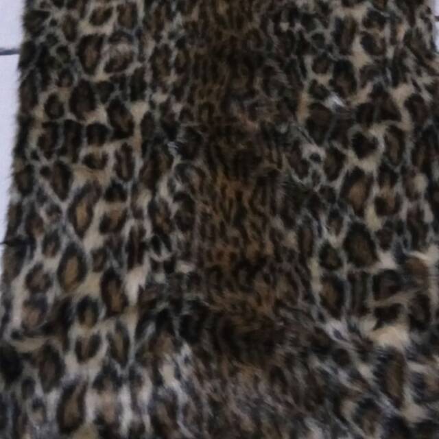 Tatakan bulu dashboard motif macan tutul