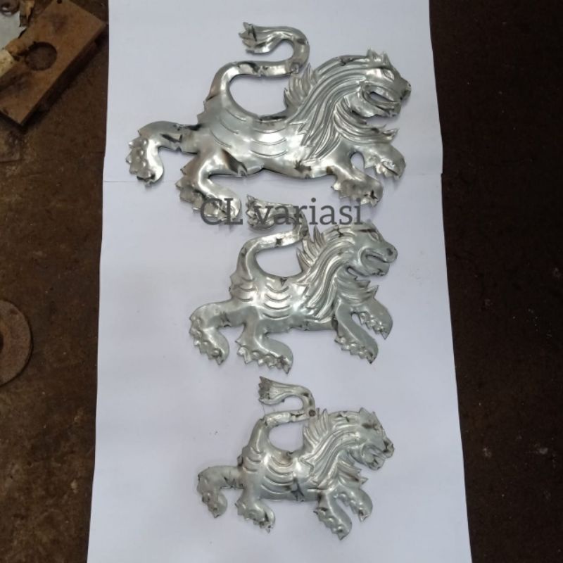 singa plat besi tampilan 2 muka ornamen pagar besi roda wajik