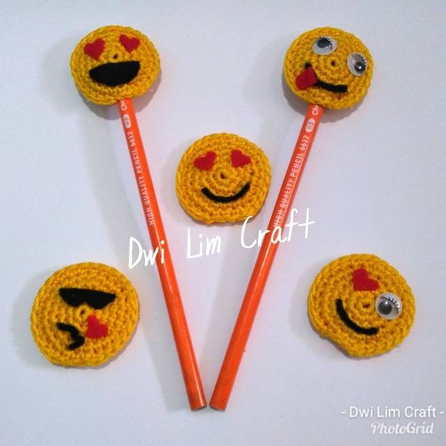 Suvenir Hiasan Kepala Pensil/ Pulpen Emoticon Rajut + pensil/pulpen
