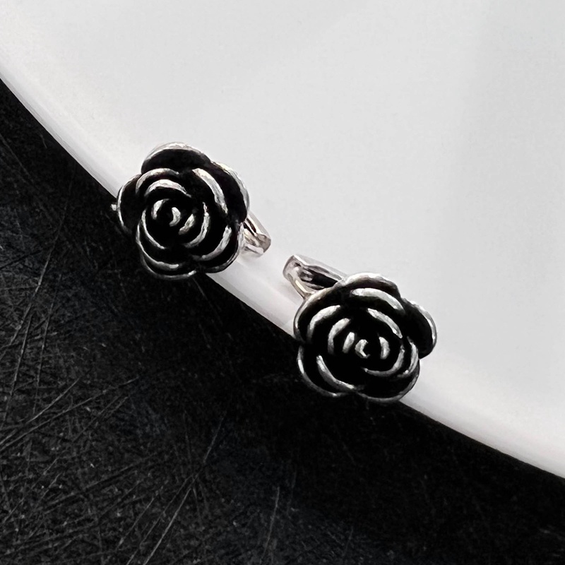 Anting Klip Desain Bunga Camellia Gaya Minimalis Untuk Wanita