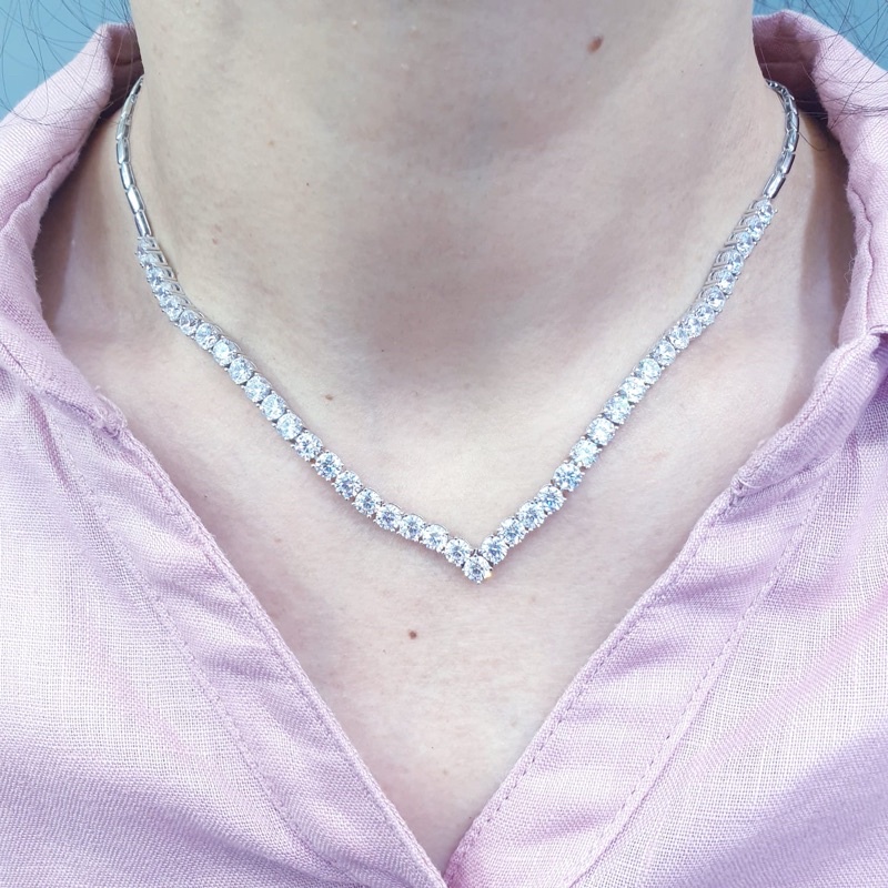 tokomasclokasari kalung model aurel dengan mata swarovski emas putih 17k/75% dengan berat 17.43 gram