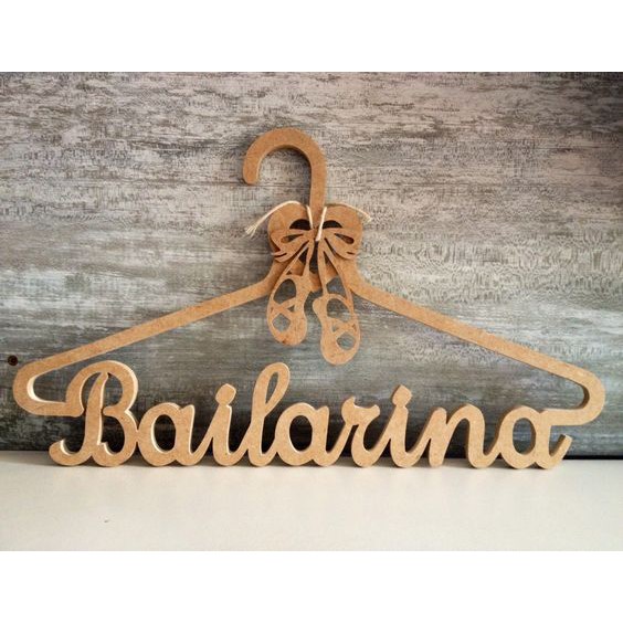 Hanger kayu Custom design tebal Gantungan baju kayu Hanger kayu Custom design tebal Gantungan baju kayu