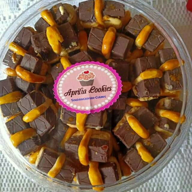 

STICK COKELAT / CHOCOLATE ALMOND / BOLA COKLAT GREENTEA / GREEN TEA / KUE KERING EBI / COOKIES