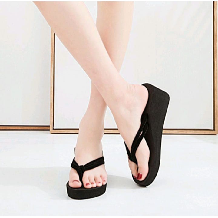 Sandal wedges wanita tali suade