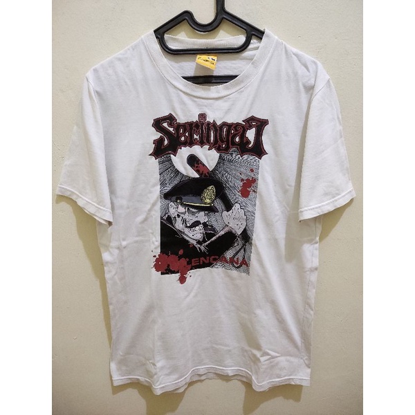 T-SHIRT SERINGAI - LENCANA