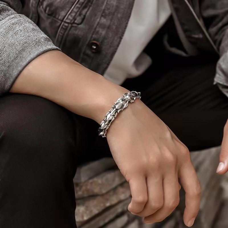 Perhiasan Gelang Pria Bahan Titanium Steel Warna Silver Motif Naga Gaya Punk Retro Untuk Hadiah Pesta