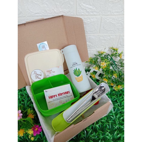 

HAMPERSBOXMAKAN/ULANGTAHUN/GITFBOX/BOTOL/SENDOK SET