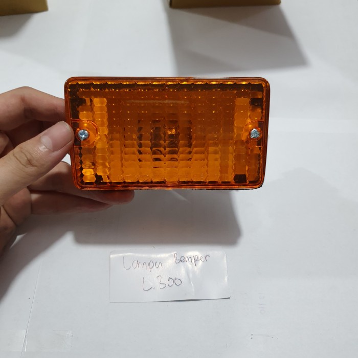 LAMPU BEMPER L300 - KANAN