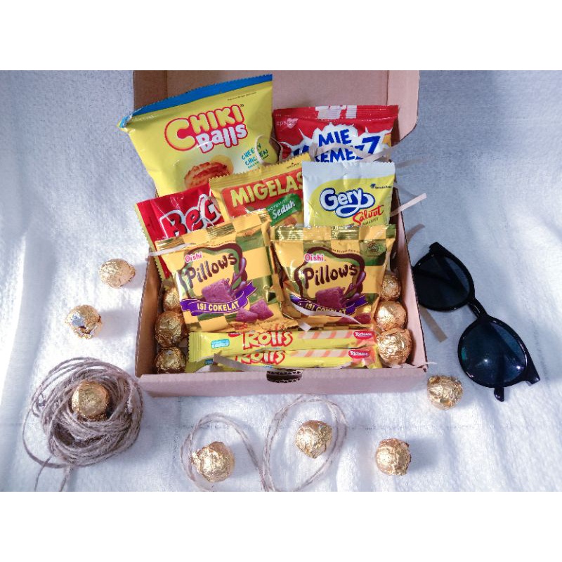 

Gift box |Snack box| Box snack |Hampers (wisuda /ulang tahun/ anniversary/ lebaran)