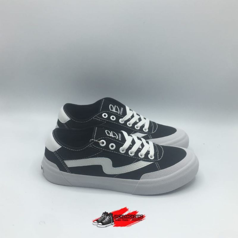 Patrobas Ivan Black White Low