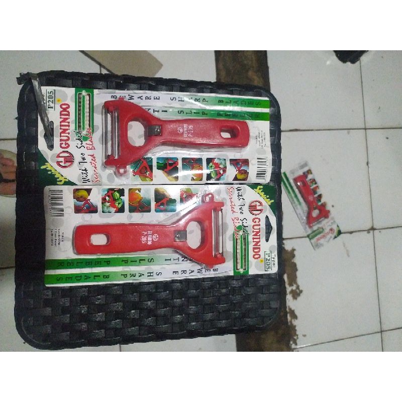 kupasan kentang, wortel, buah-buahan