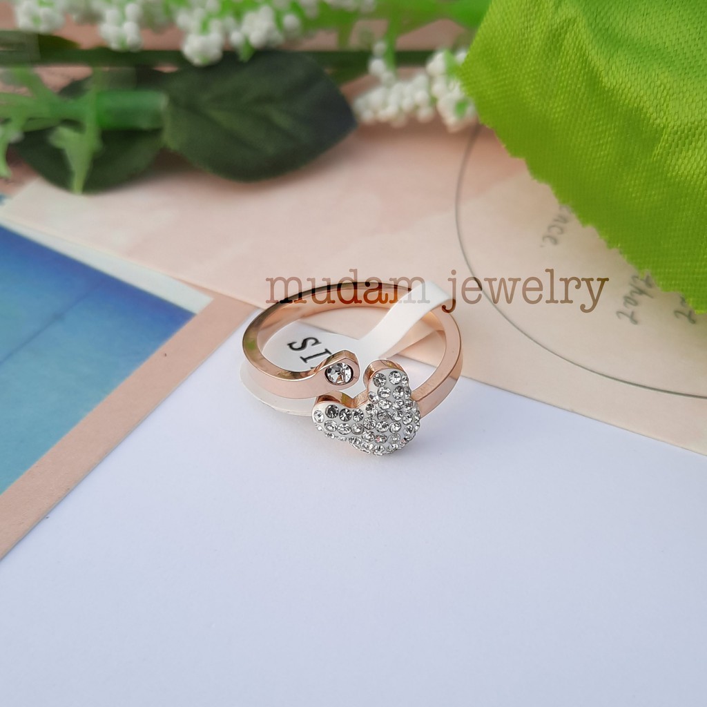 Cincin Titanium Kasual Miki dan Minni Kristal Putih dan Hitam Tersedia Warna Rose Gold dan Gold