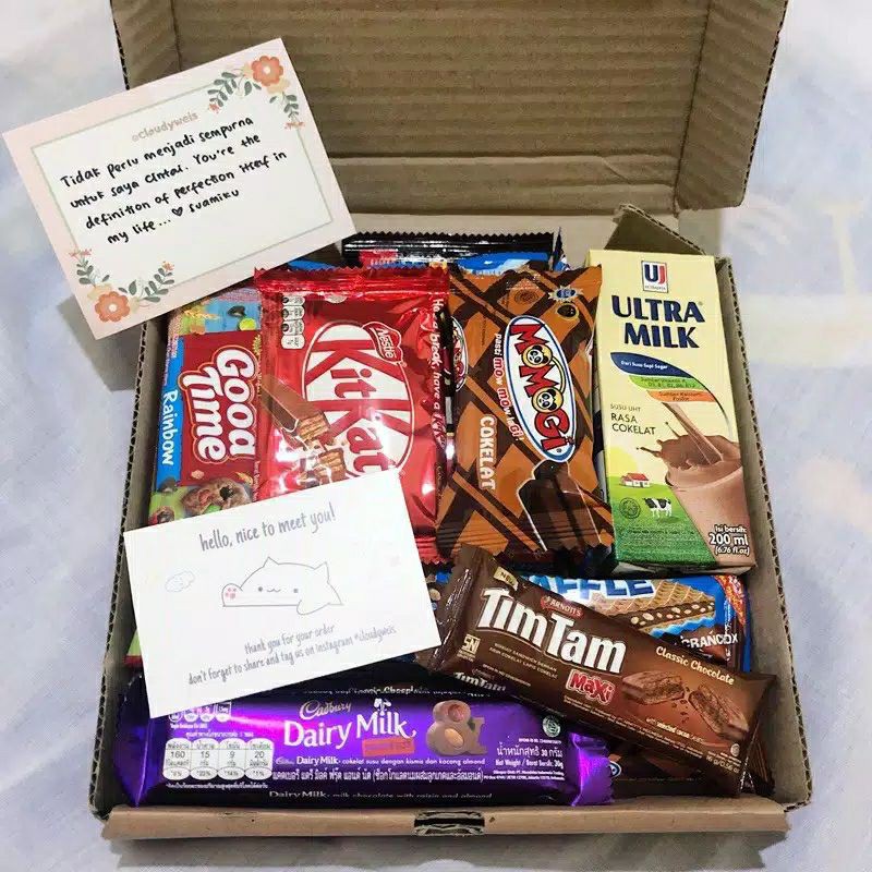 

SNACK BOX GIFT/ KADO WISUDA / KADO ULTAH/HAMPERS BOX (FREE RQUEST & CUSTOM)