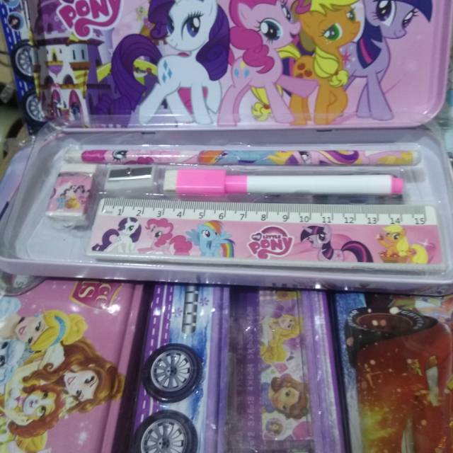 

Tempat Pensil Karakter Set 6 in 1