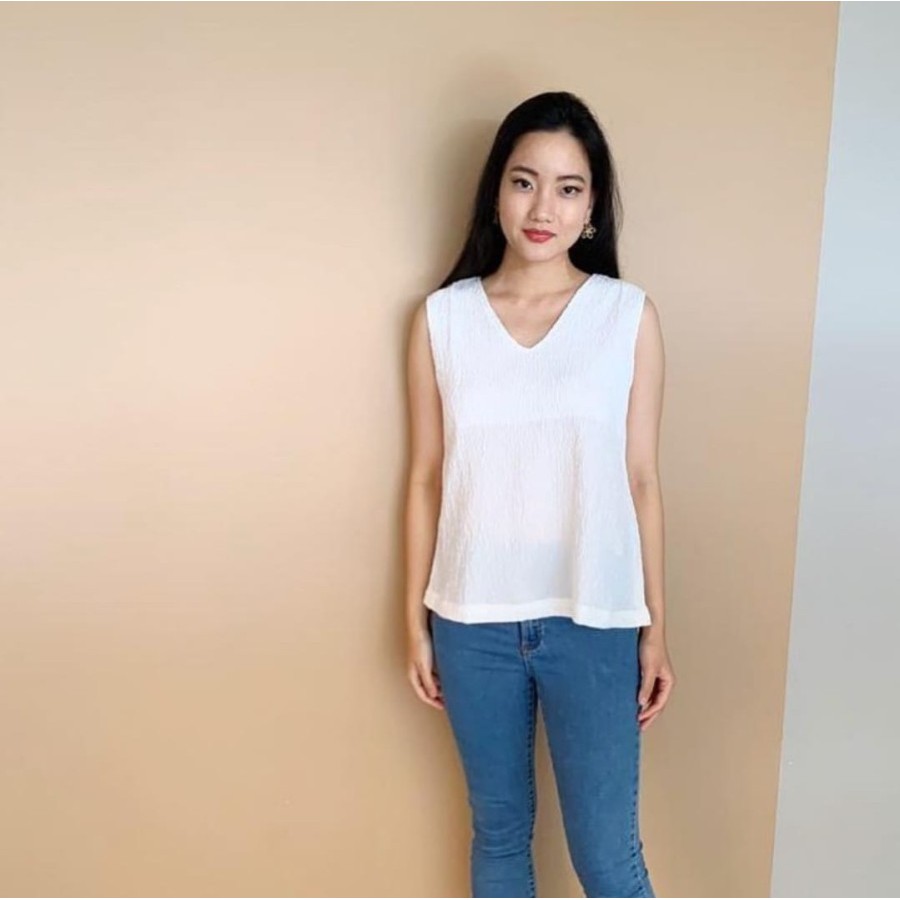 Baju Atasan Casual Trendy Collete Top in White