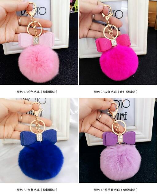 Ribbon Fur Ball Gantungan