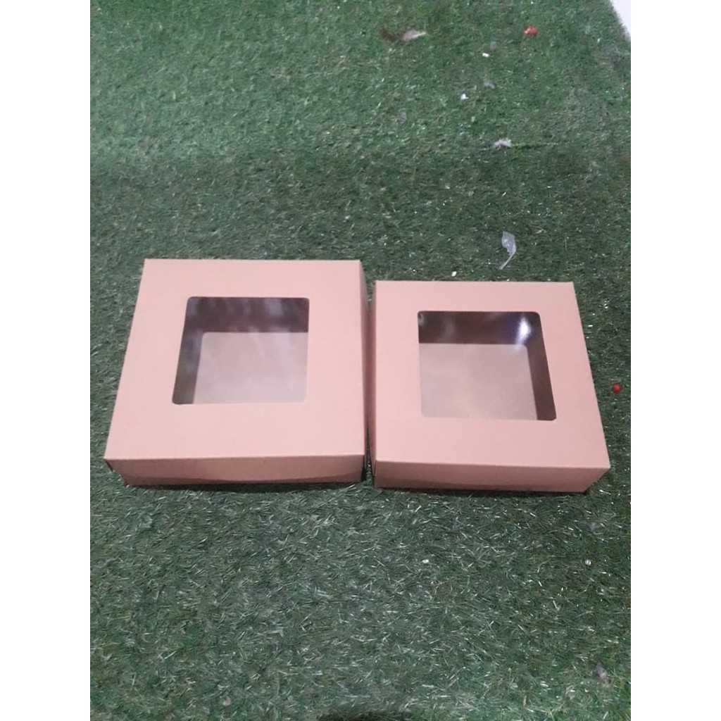 

Kotak Kardus Mika Ukuran 20 x 20 x 7 cm