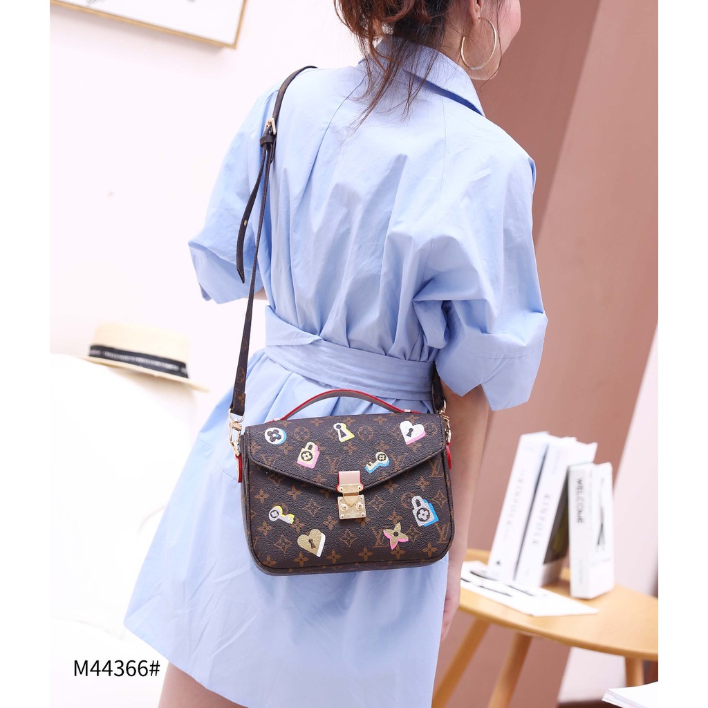 CK01M44366 LV METIS MONOGRAM POCHETTE WITH BOX TAS WANITA TAS IMPOR