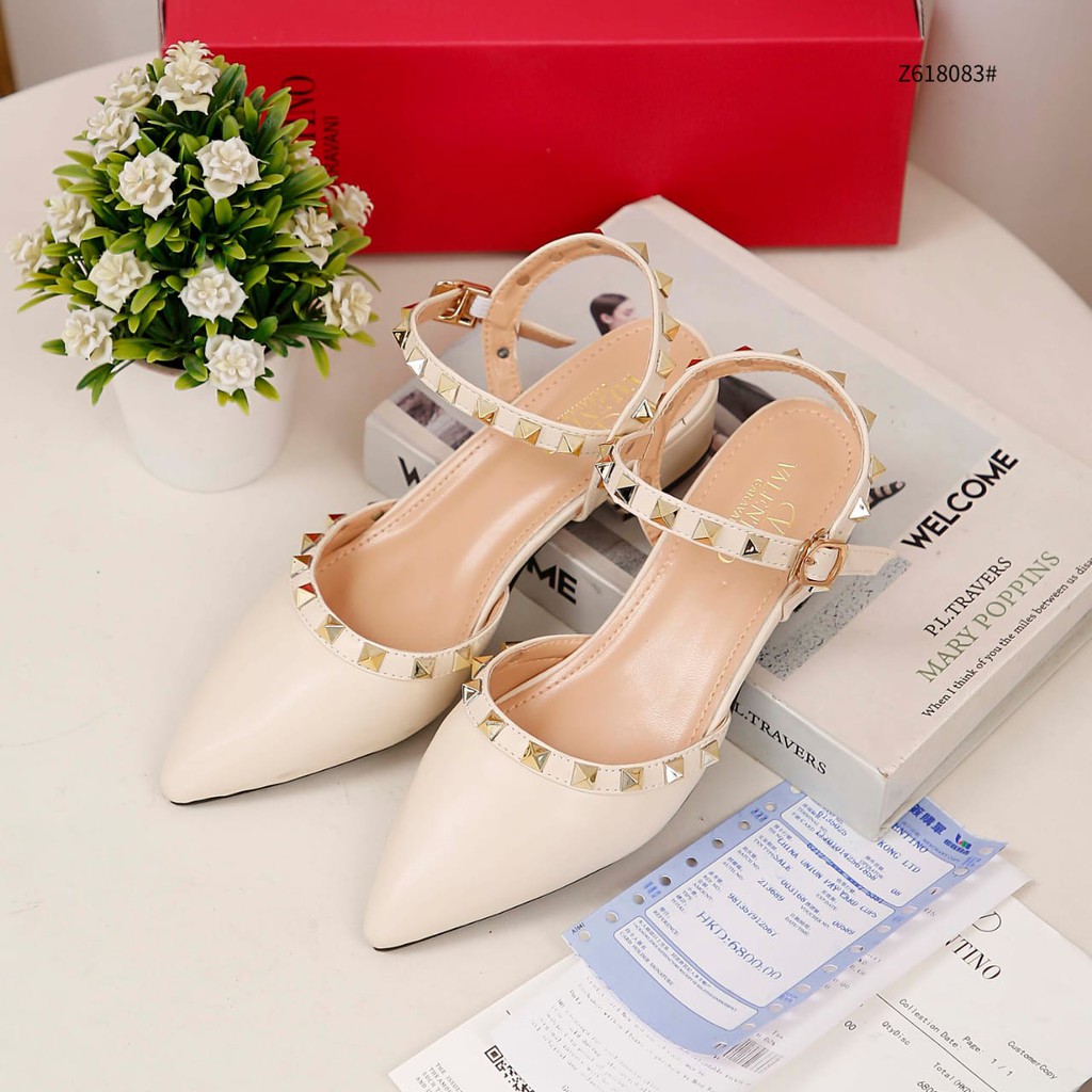 V Rockstud Pump  Z618083