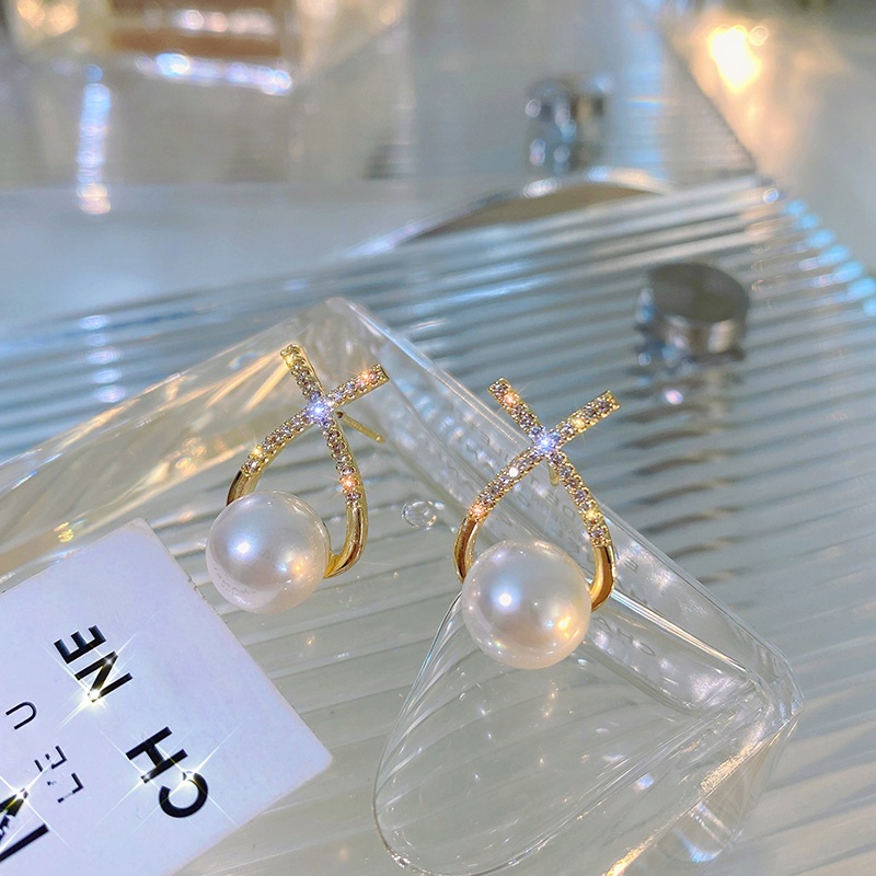 Anting Stud Desain Salib Aksen Mutiara Kristal Warna Emas Untuk Wanita