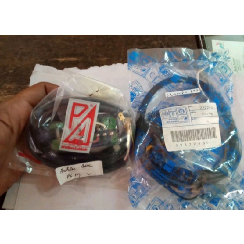 saklar lampu dan saklar sen set Vespa Excel pxe Strada original PA Ricambi BREVETATTATO