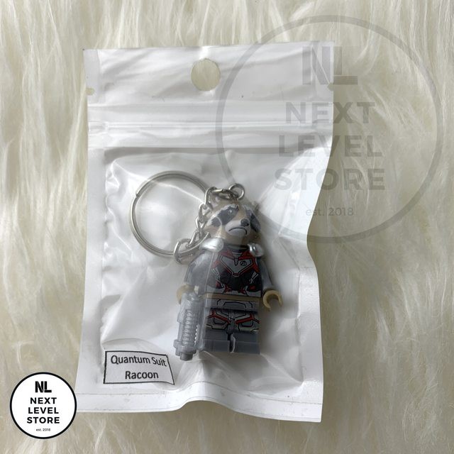 Gantungan Kunci LEGO Minifigure Avengers Rocket Racoon Quantum Suit