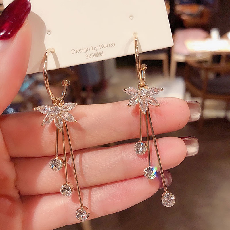 Anting Hoop Panjang Desain Bunga Kristal Rumbai Bahan S925 Silver Needle Untuk Wanita