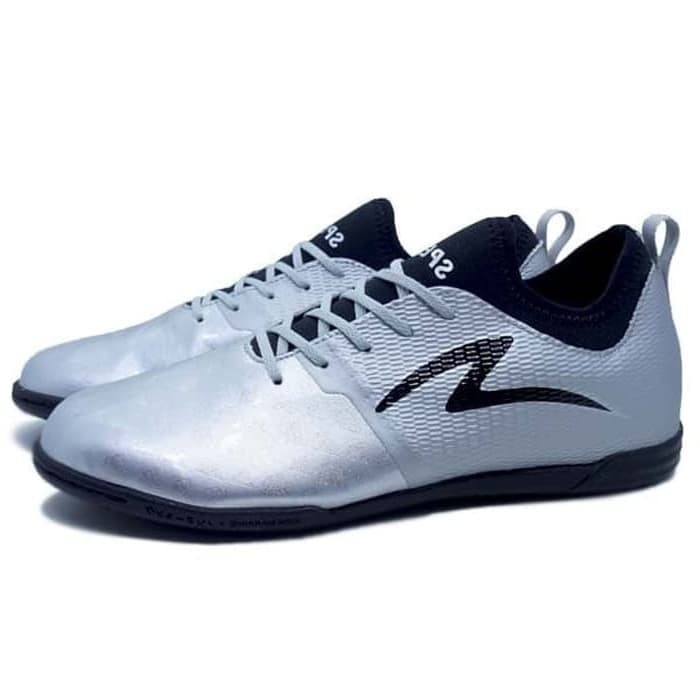 SEPATU FUTSAL SPECS CYANIDE BOA 19 IN SILVER BLACK