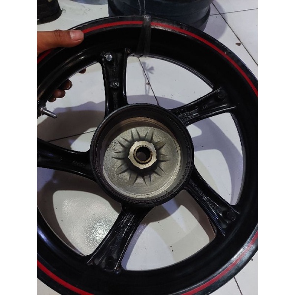 velg yamaha matic vino injeksi ( tapak lebar asli dari diler )