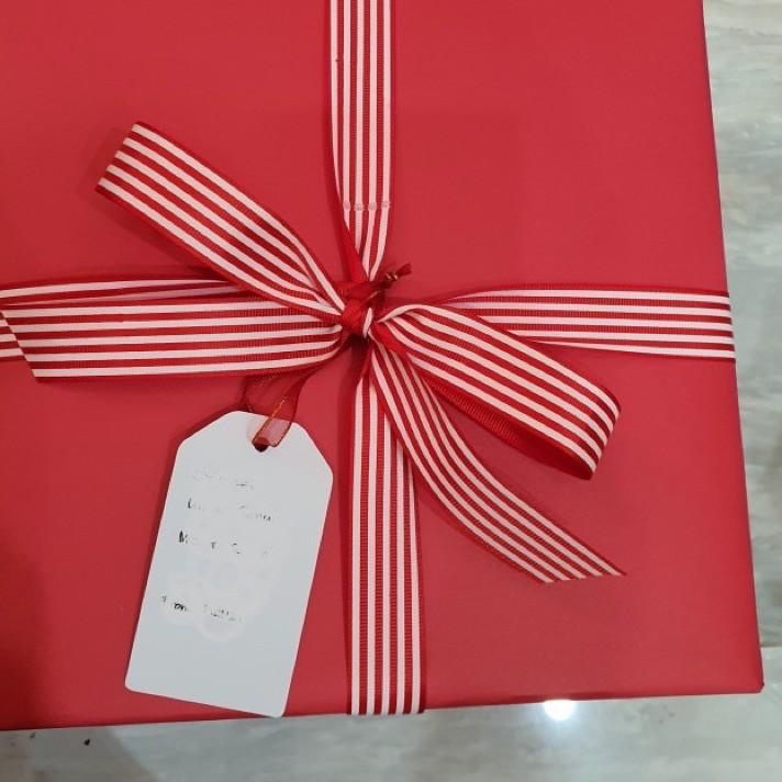 

✱ Bungkus kado polos & pita ✫