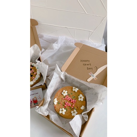 

Giant Cookie Valentine Hampers