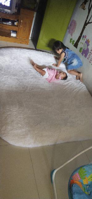 Karpet Bulu Oval 200x150x4cm