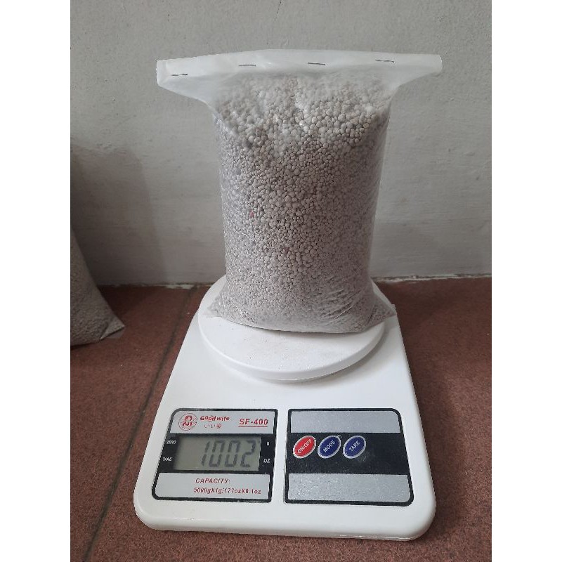 Pasir Gumpal Wangi / Pasir Kucing Bentonite Repack 1 Kg