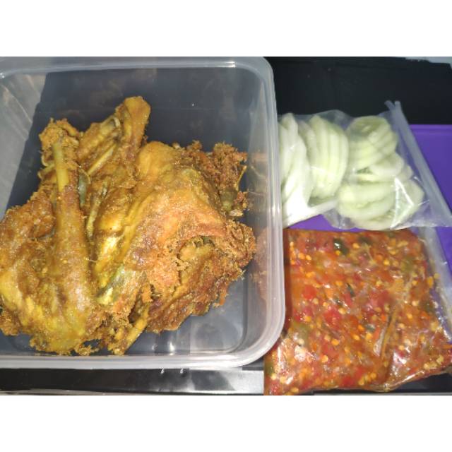 

Ayam bumbu kuning frozen atau siap goreng 1ekor =4 potong ayam