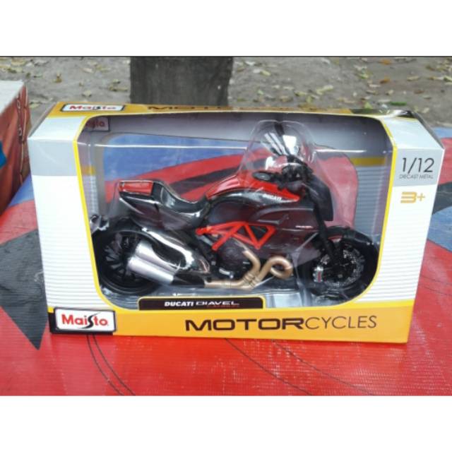 Motorcycles ducati diecast metal maisto 1/12 scale new misb