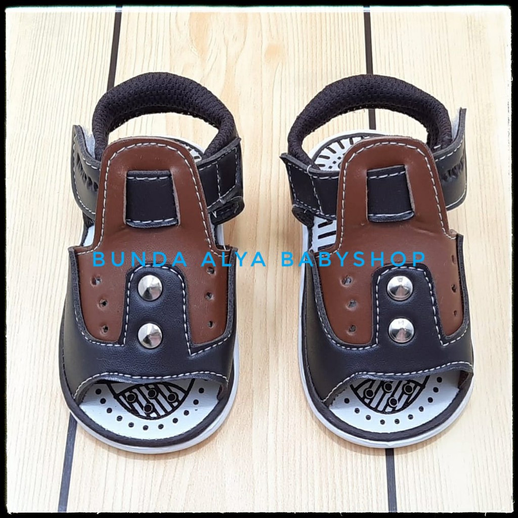 Sendal Anak Laki Bunyi Toet Usia 8 Bulan 1 2 Tahun Alas Karet - Sandal Anak Cowok Karet Anti Licin COKLAT TUA Size 23 -26