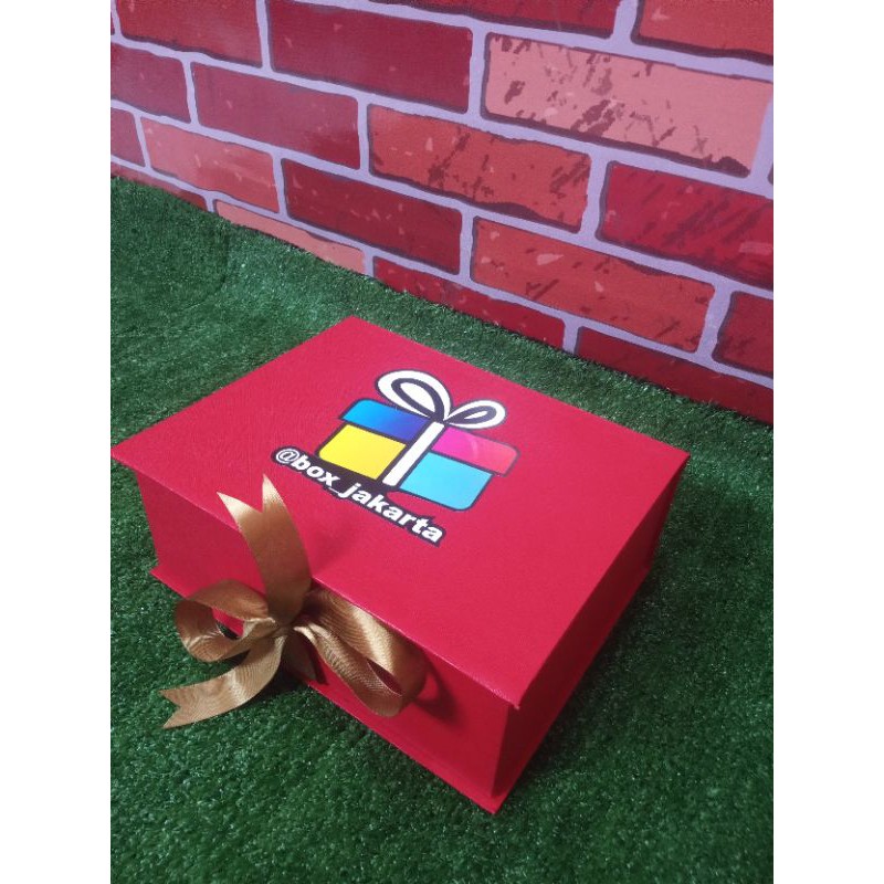 

kotak kado custom design 26x18x10 cm
