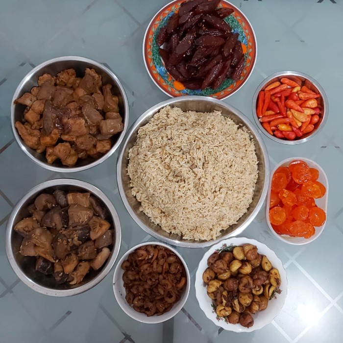 

KETAN-BERAS- FOOD INSIDE THE BOX - BACANG BAKCANG KETAN MEDAN NON HALAL -BERAS-KETAN.