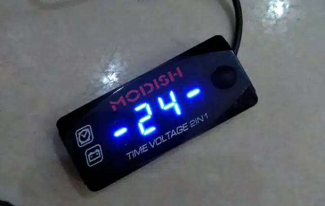 VOLT METER WATER PROOF 2 IN 1 2 FUNGSI PENGUKUR AKI MOTOR DAN JAM DIGITAL