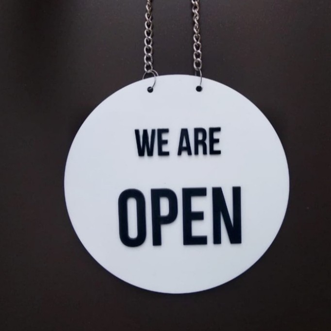 

We Are closed/Open bolak balik acrylik timbul 152030 - dasar hitam 15 cm Keren
