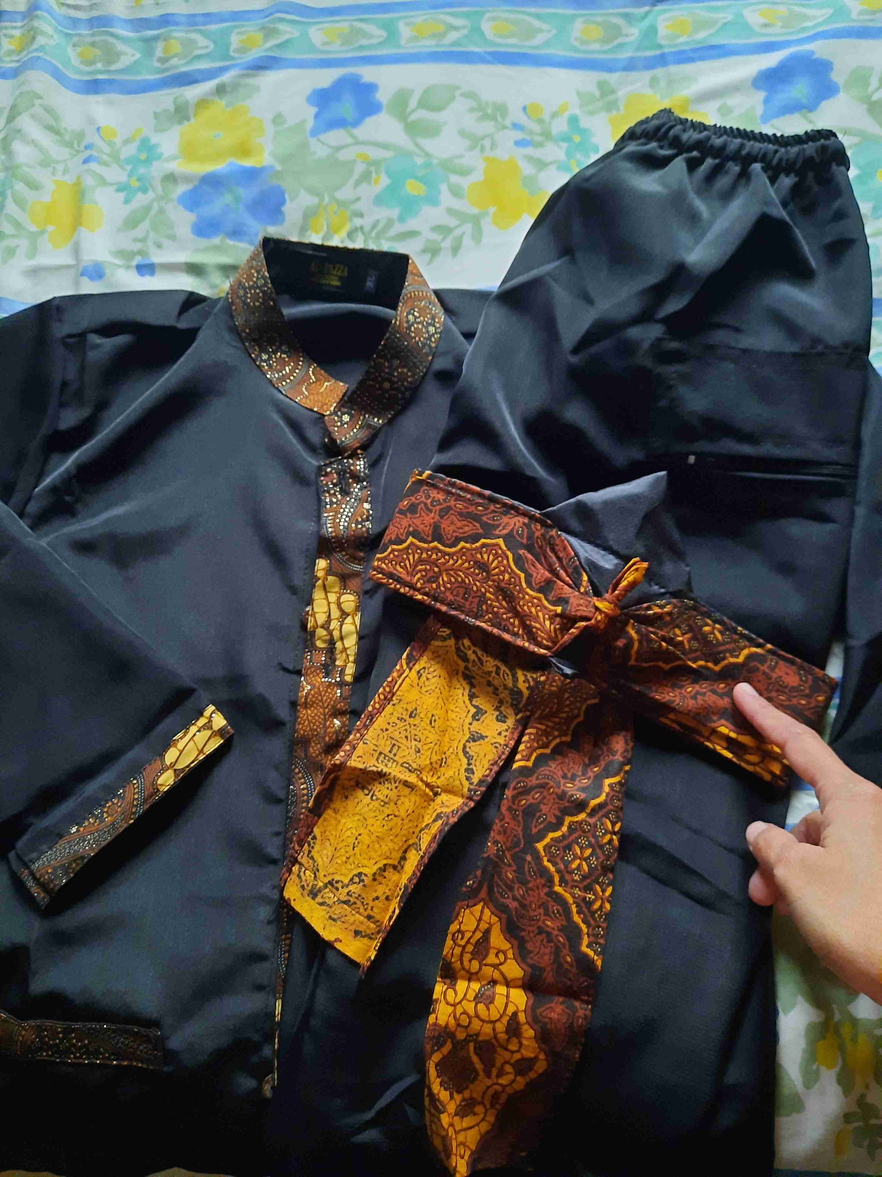 Harga Glosir Setelan Pangsi Anak Motif Polos Dan Batik Plus Iket Kepala Untuk Tk Dan Sd Terlaris