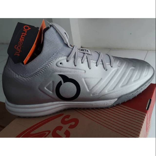 SEPATU FUTSAL ORTUSEIGHT ORI FORTE VALKYRIE IN SILVER MURAH