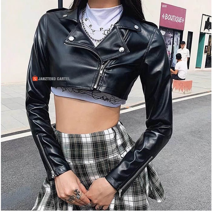 JNK x BELLA - Jaket Crop Top Wanita Slim Fit Bahan Semi Kulit Sintetis Viena Faux Synthetic Leather Premium Original Model Korea Kpop Style Rock N Roll Cewek Perempuan Outfit Hijab OOTD Sexy Botton Pendek Distro Import Branded Elegan Vintage Kekinian 2021