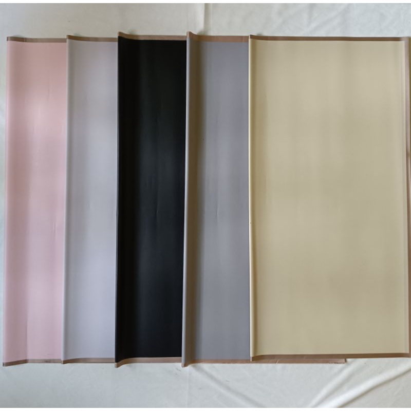 

Kertas Buket/Cellophane Wrapping Paper Gold Line