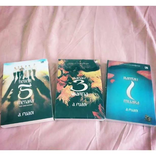 

Novel trilogi negeri 5 menara ranah 3 warna rantau 1 muara by A fuadi Star Seller