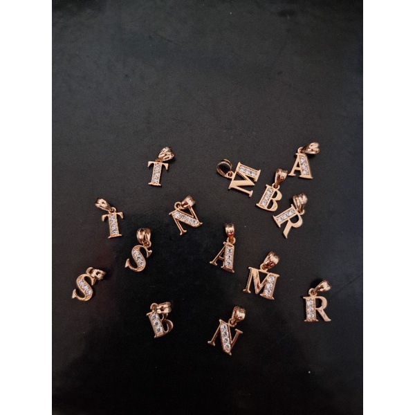 Liontin Emas Alfabet Kadar 375