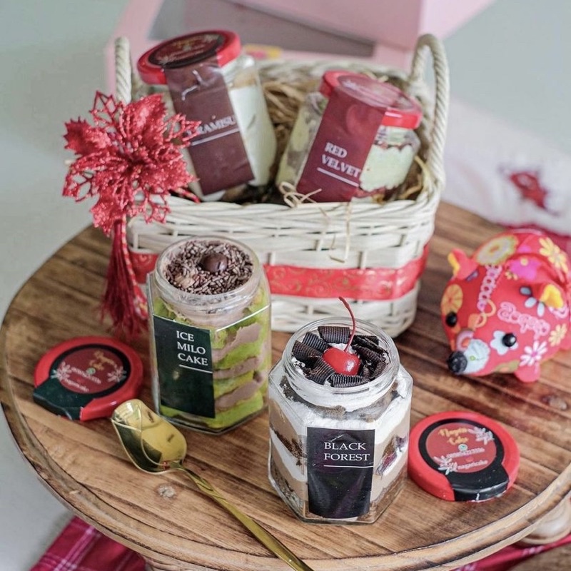 

Chinese New Year Hampers by Nagari Cake