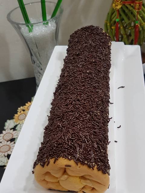 

Bolu gulung Rina Original Topping Coklat Mesis/Keju