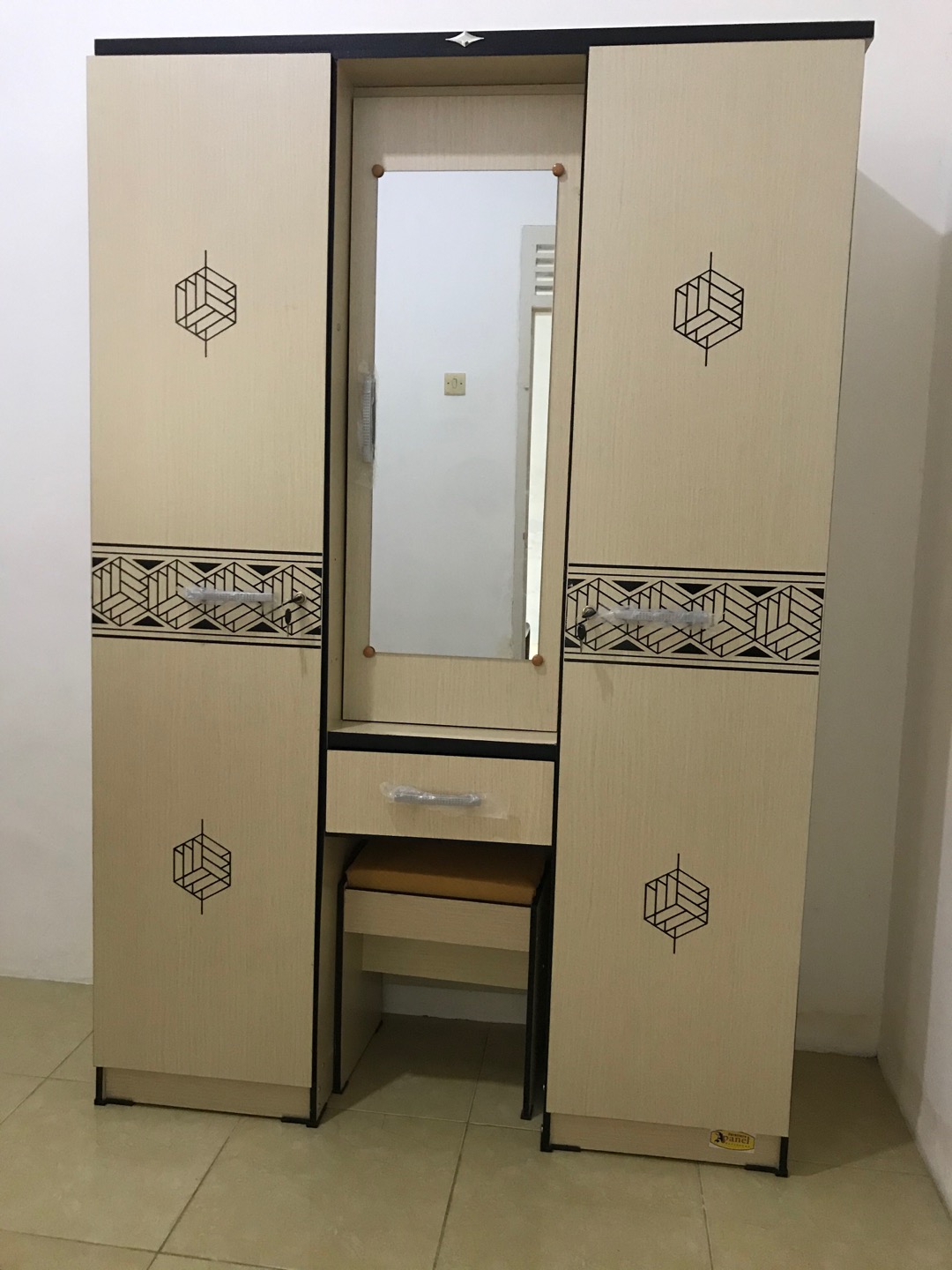 Lemari Pakaian 2 Pintu + Meja Rias Lpc 8355 Bq