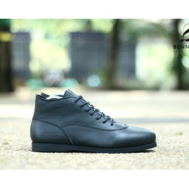 BRODO  Dr.bradley original
Size 39-43
"Free kaos kaki "
